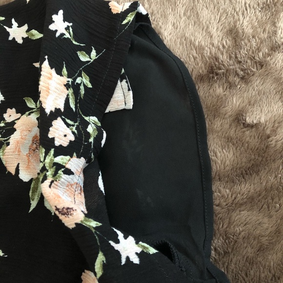 Forever 21 black floral romper - Picture 4 of 4